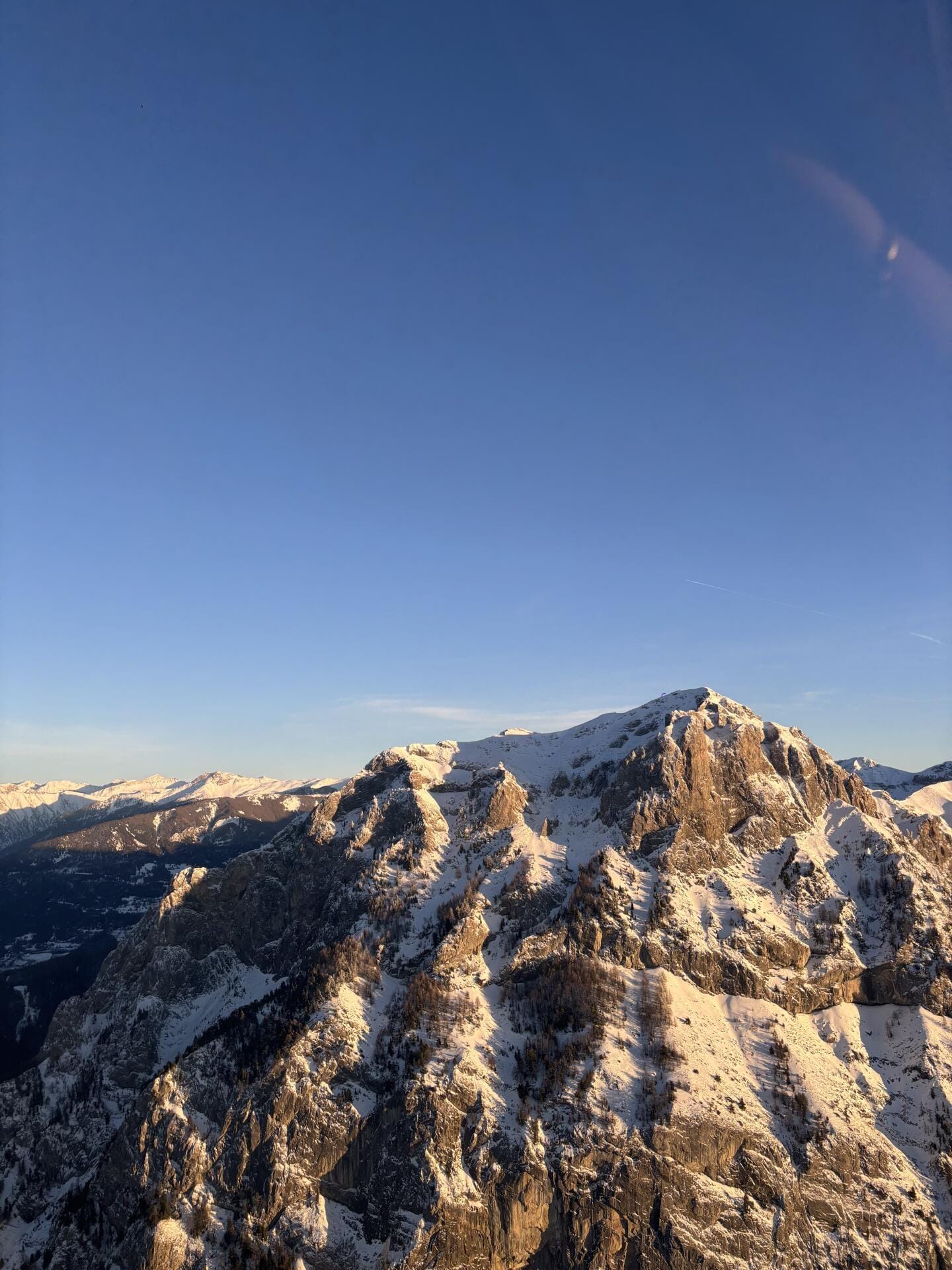 Vol au dessus du Lac de Serre-Ponçon, Pic de Bure et Ceuze