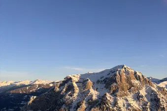 Vol au dessus du Lac de Serre-Ponçon, Pic de Bure et Ceuze
