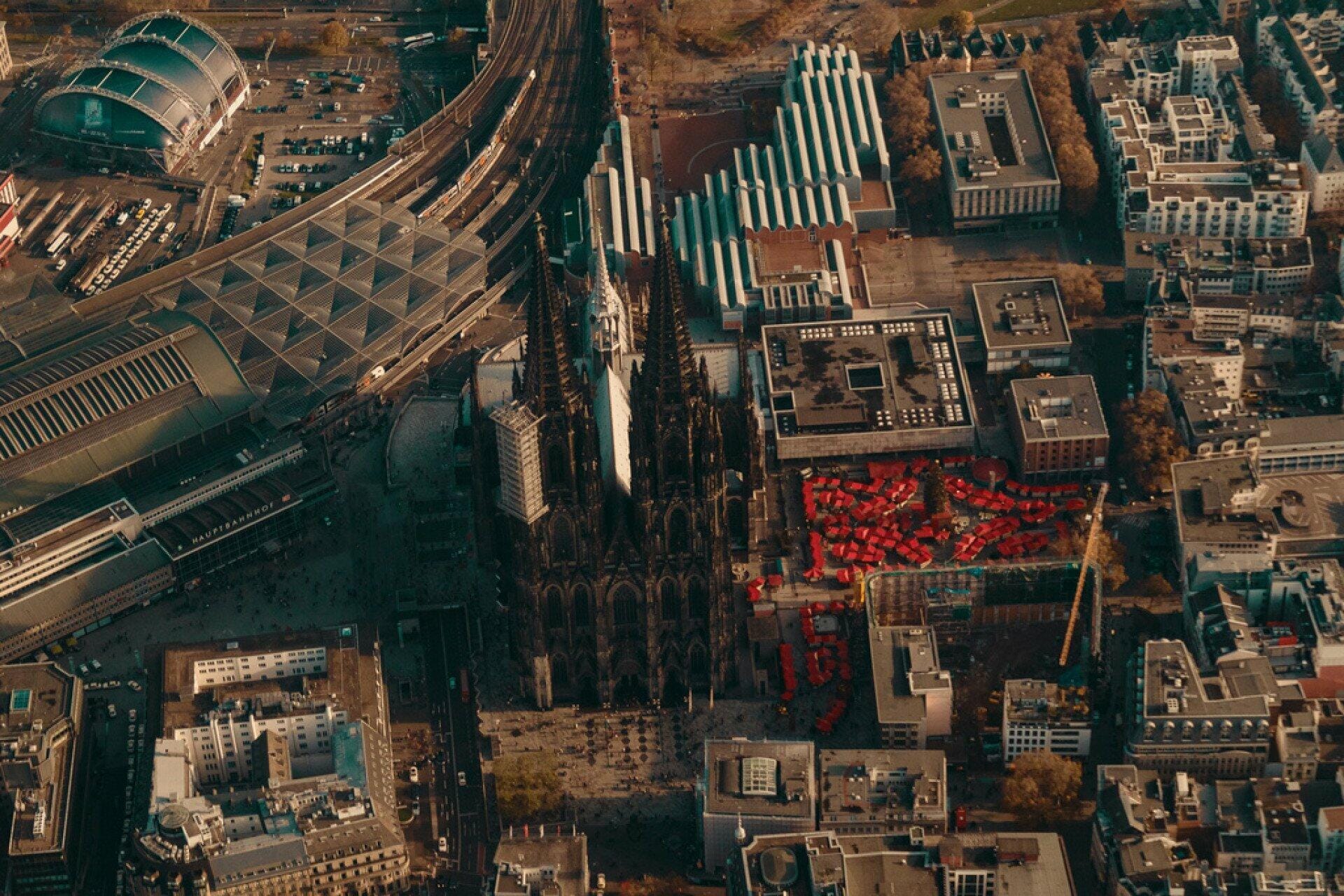 Köln: Kölner Dom und Innenstadt von oben sehen