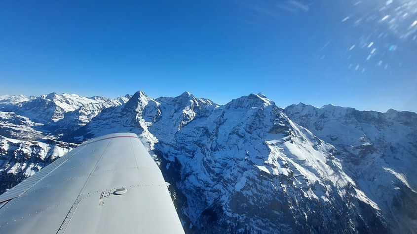 Rundflug ab Basel zum Eiger, Mönch und Jungfraujoch