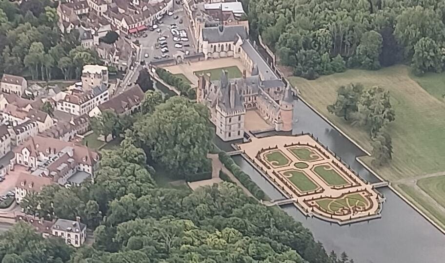 Châteaux & Cathédrale – L'Ouest Francilien vu du Ciel