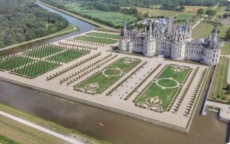 survoler 10 grands châteaux de La Loire de Chambord à Saumur