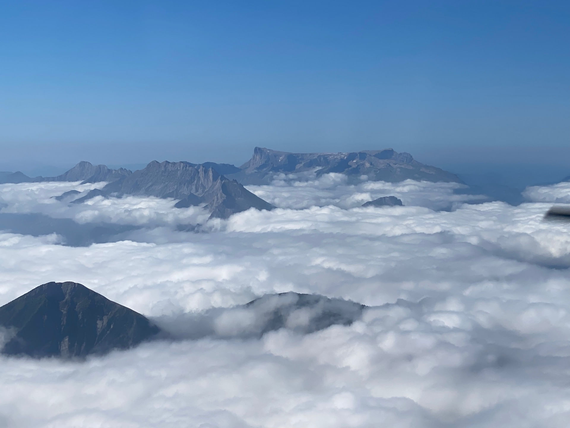 Au premier plan le Gargas près de la Salette