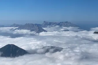 Au premier plan le Gargas près de la Salette