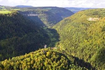 Un circuit aérien inoubliable au Saut du Doubs