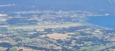 Le lac du Bourget, miroir aérien de Chambéry
