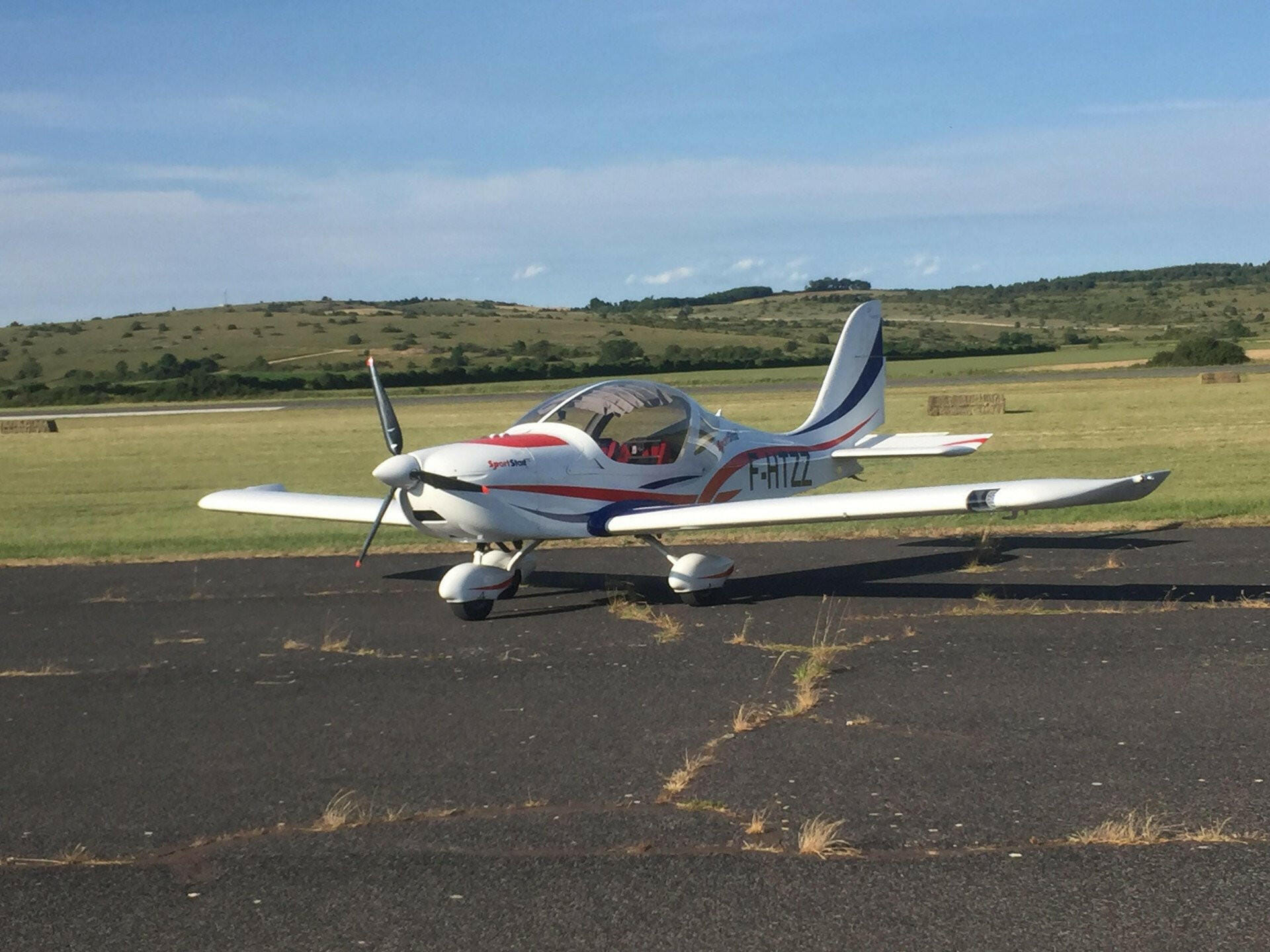 Survolez le Viaduc de Millau en avion privé !