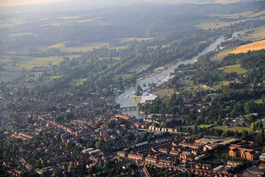 Flight over the Chiltern Hills for 2 (approx 50 mins)