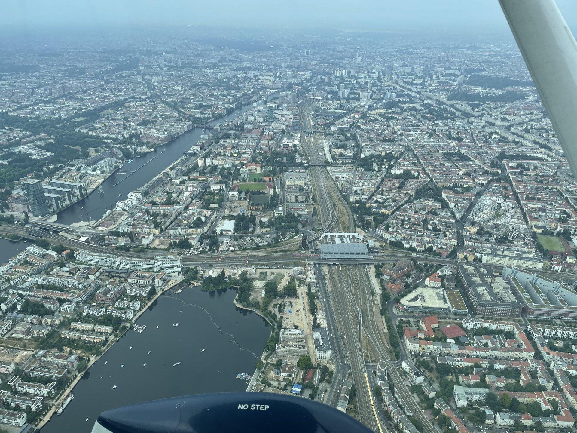 kurzfristig verfügbar - Rundflug mit der Cessna 172 (60min)