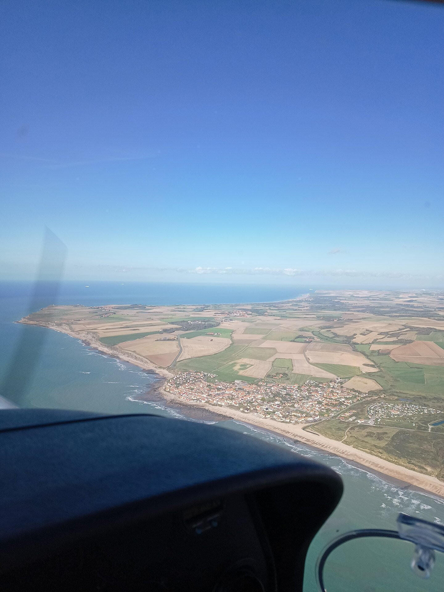 Survol de la cote depuis Lens