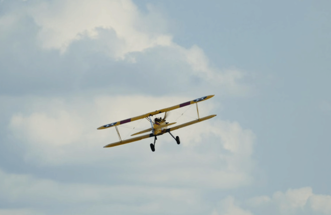 👨🏻‍✈️ 👫 🛩️