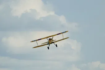 👨🏻✈️ 👫 🛩️