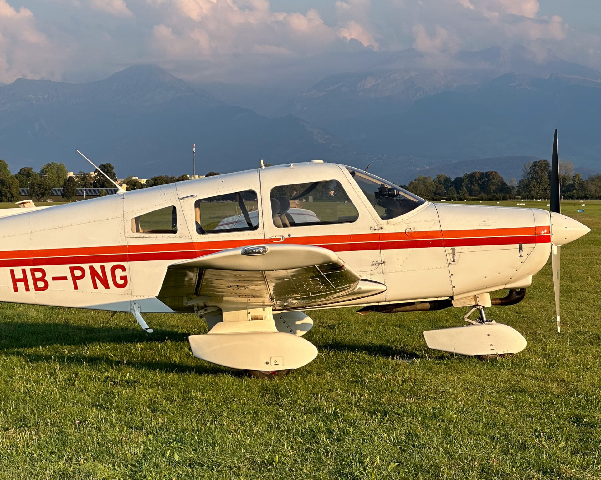 Das tolle Flugzeug im Abendlicht.