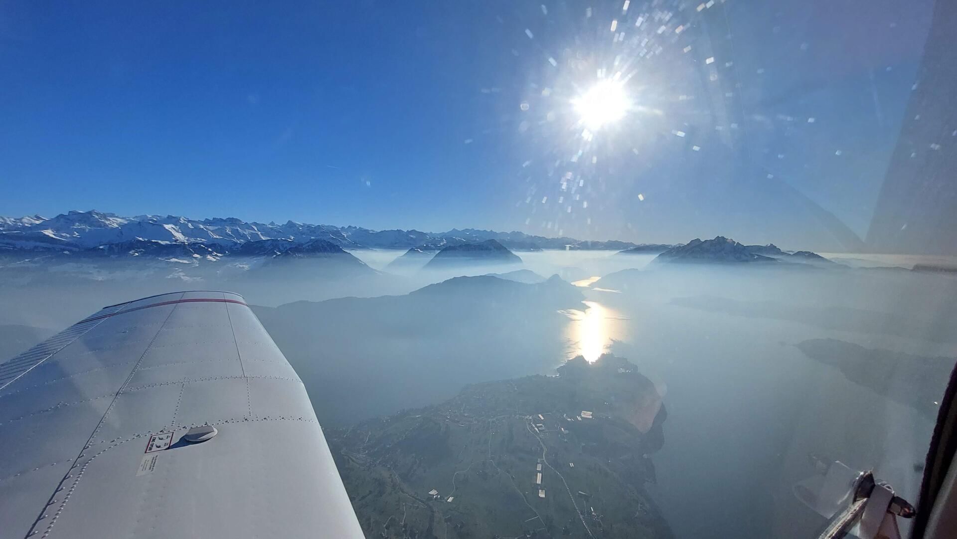 Rundflug mit Heiratsantrag und "Will you marry me?" Banner