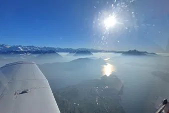 Rundflug mit Heiratsantrag und "Will you marry me?" Banner