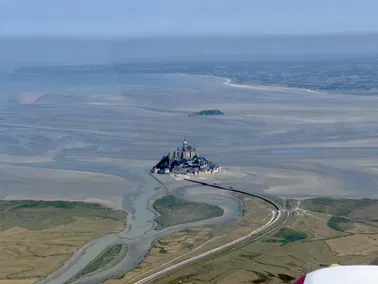 Survol du Mont Saint Michel