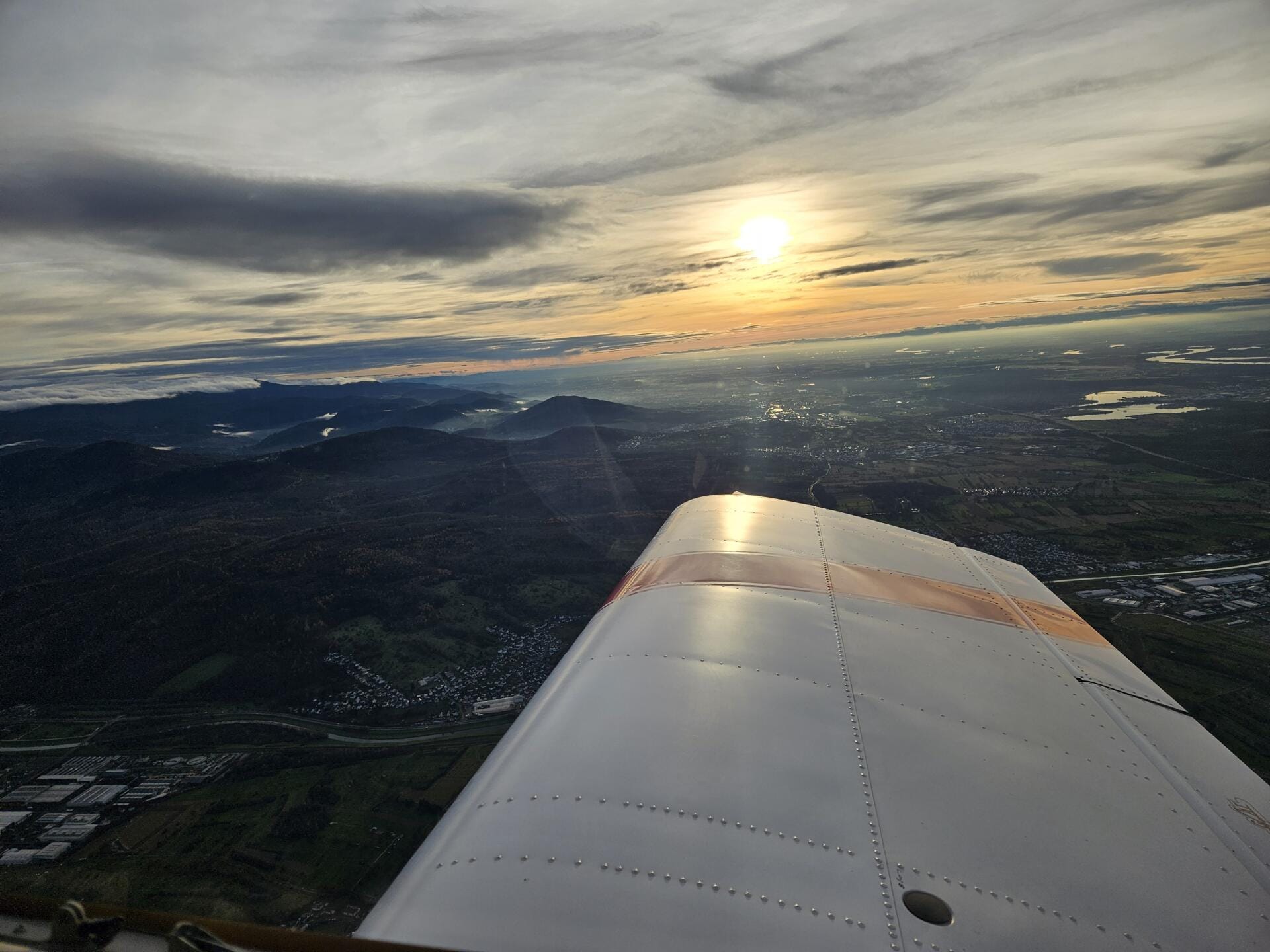 Über Schwarzwald, Rhein und Karlsruhe