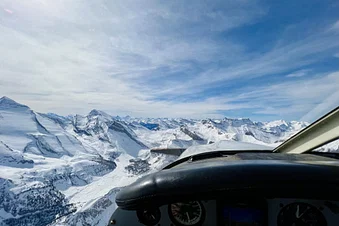 Einflug ins Tal Richtung Zermatt