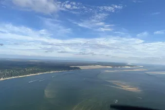La Dune du Pilat émergeant du paysage