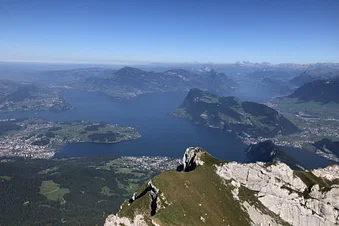 Die Schönheit der Innerschweizer Berge von oben