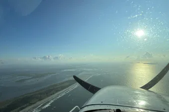 Rundflug entlang der ostfriesischen Nordseeküste