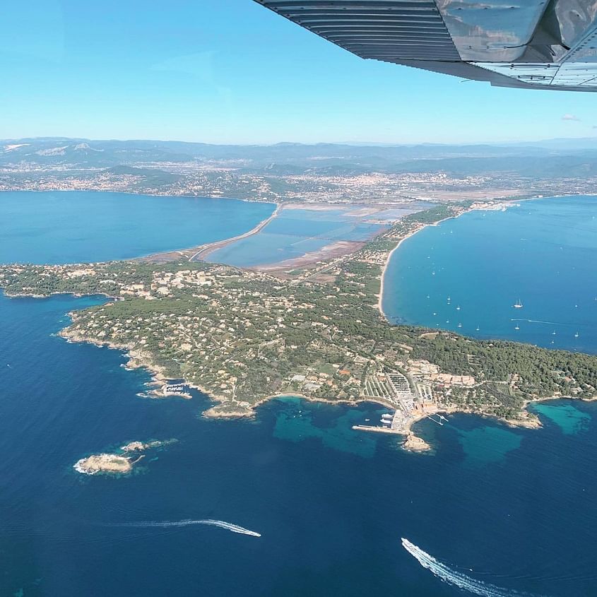 Balade aérienne Marseille / Calanques / Hyères / St-Raphael