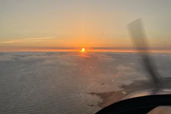 Yeu en or : tour de l'ile au coucher du soleil