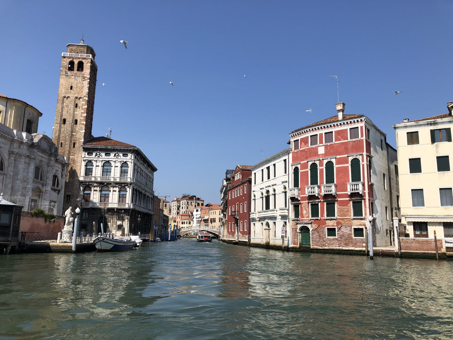 Fahrt im Wassertaxi durch die Kanäle