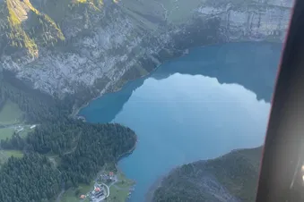 Oeschinensee aus der Luft betrachtet