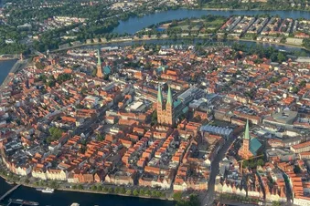 Rundflug Lübeck - Schloß Schwansee - Poel- Schweriner Schloß