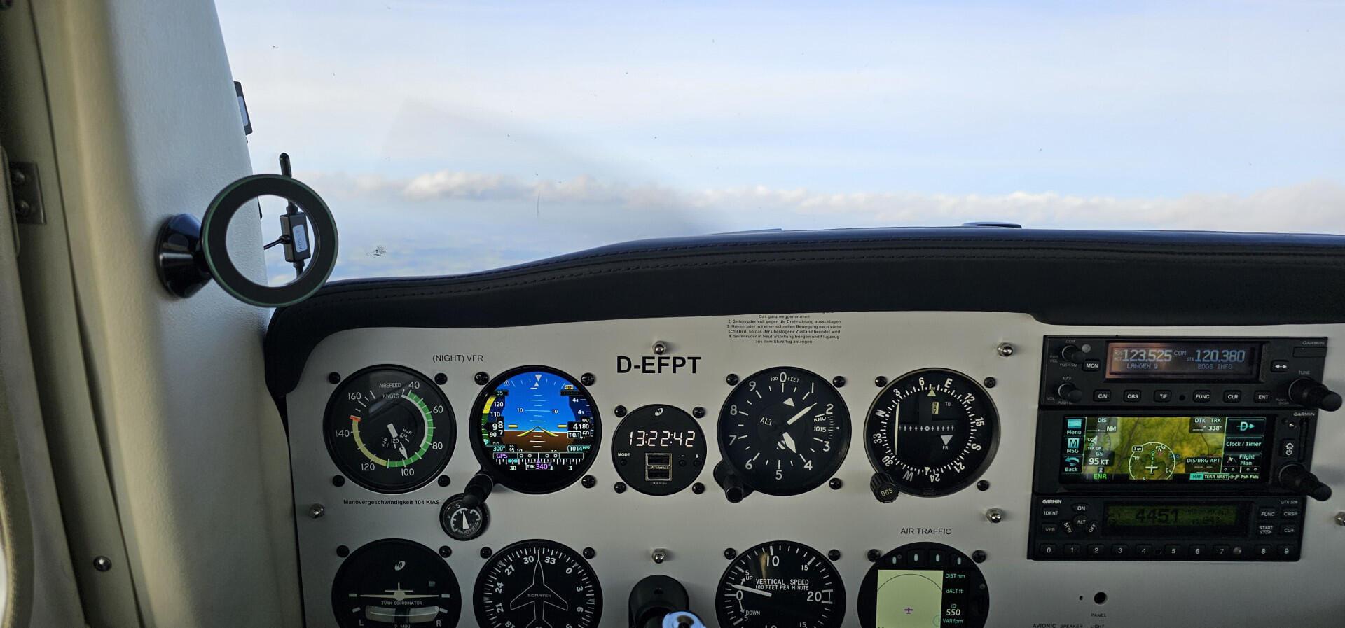 Cockpit C152