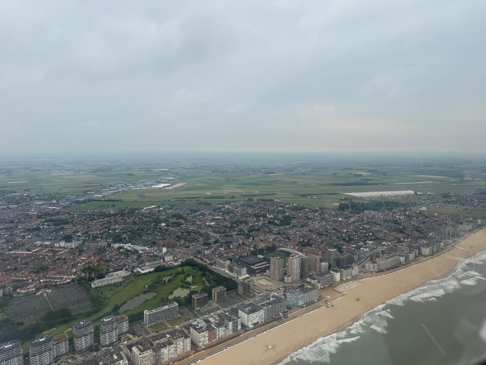 Survolez la zeelande et la côte belge
