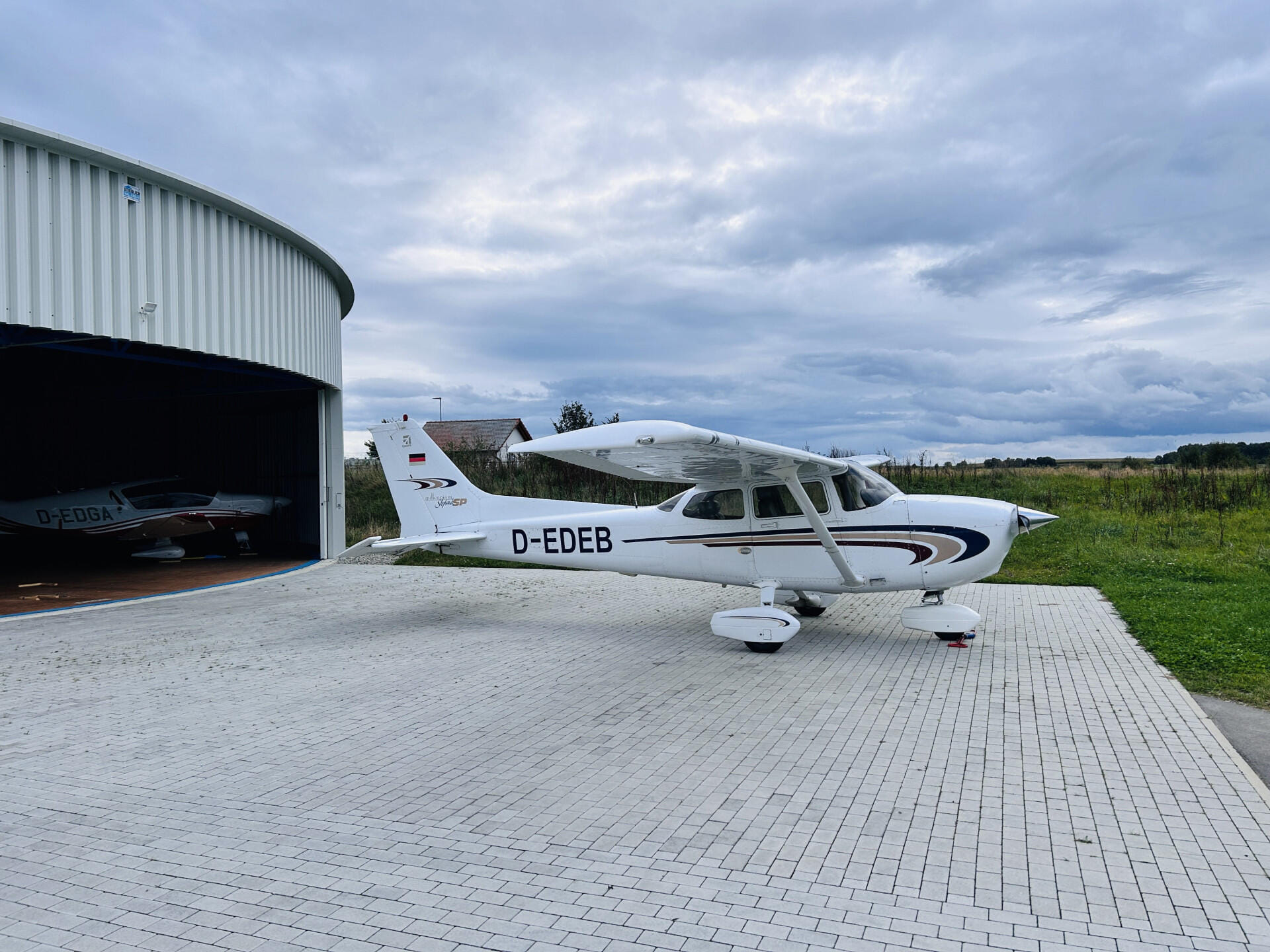 Cessna 172S von der Seite