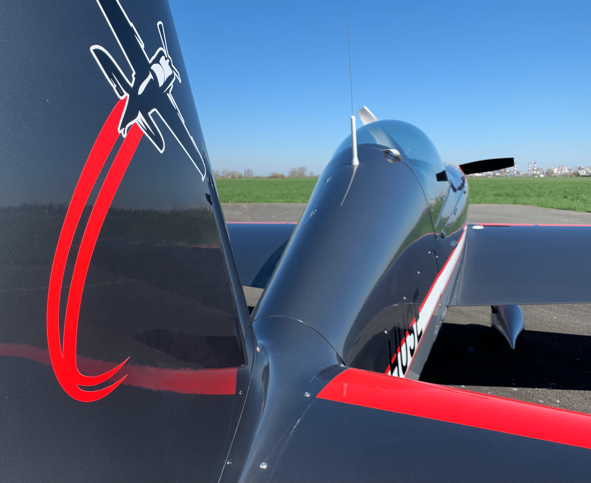 Extra Aircraft 330 LX