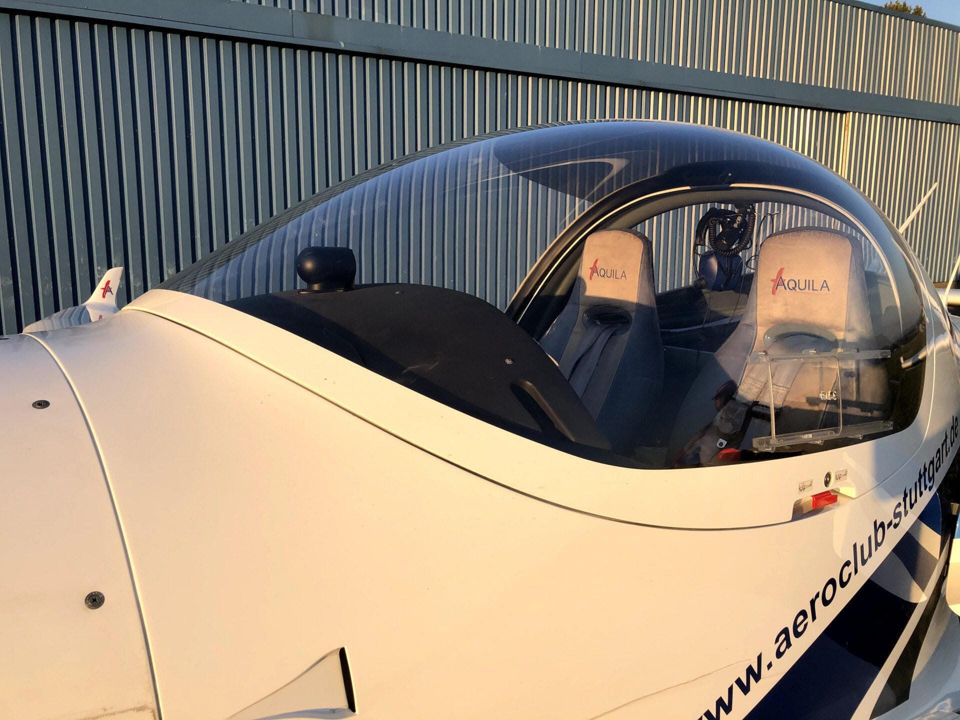 Aquila A211