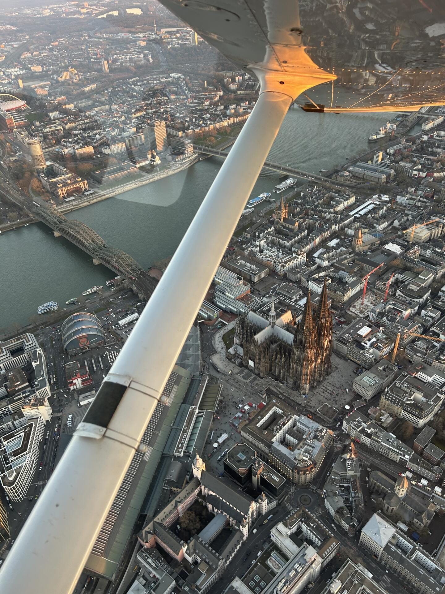 Der Kölner Dom_bei Sonnenuntergang 🌇