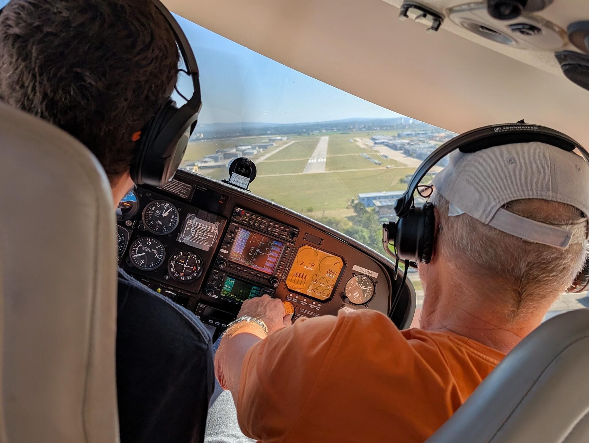 im kurzen Landeanflug auf LOAN | Flughafen Wr.Neustadt Ost