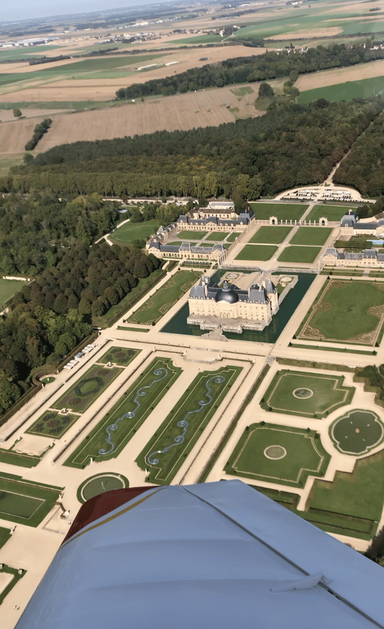 Survol des chateaux de Vaux-le-Vicomte et de l'Est parisien