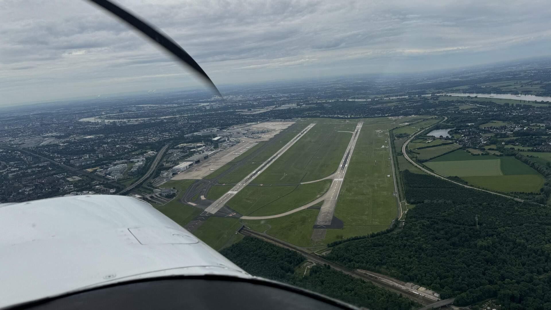 DUS airport runway 23