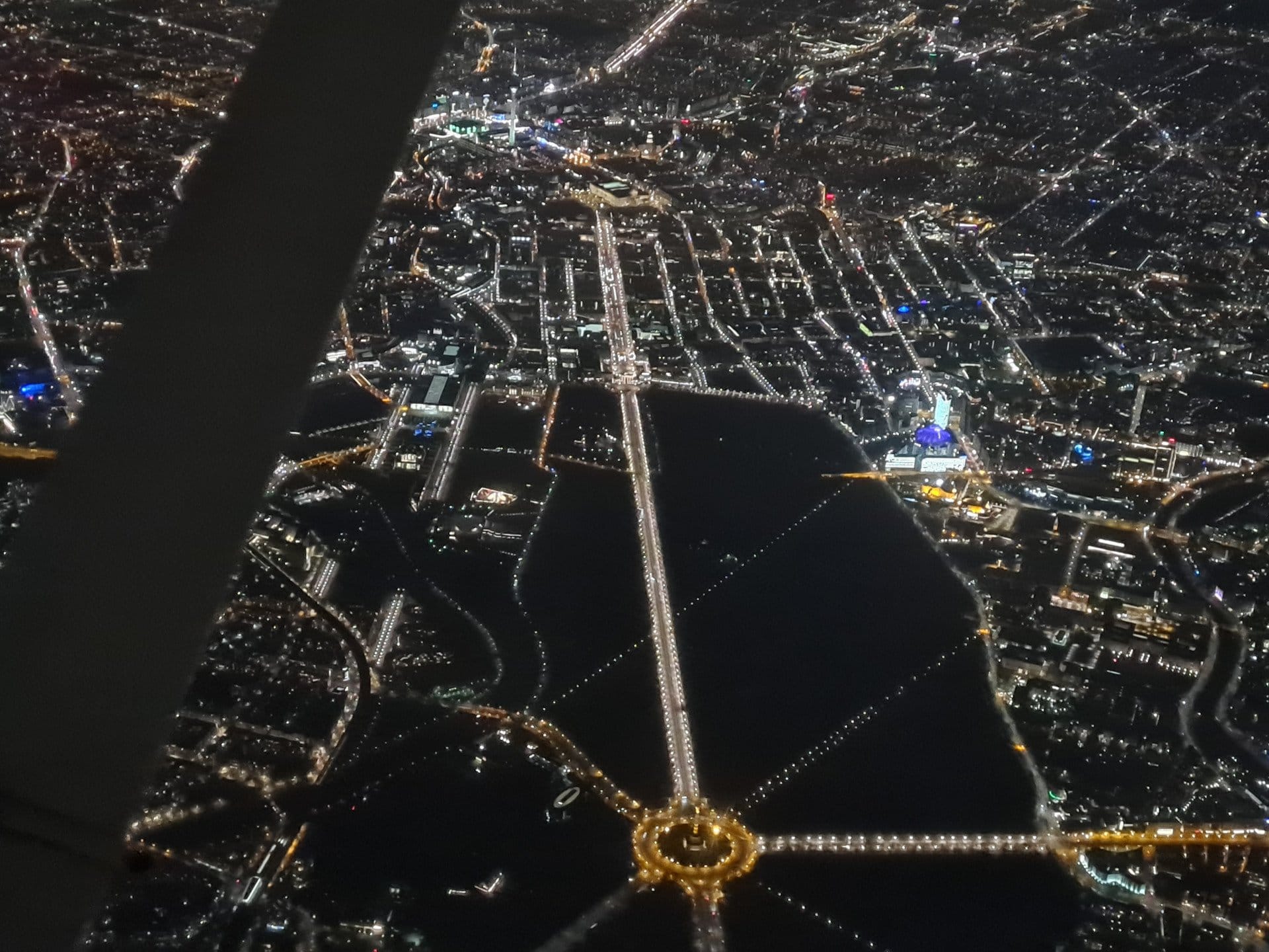 Nachtflug über Berlin in einer Cessna 172 für 2-3 Personen