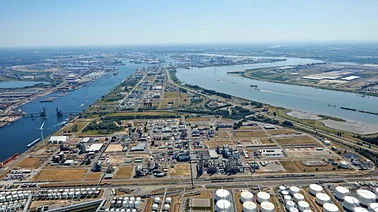 Prachtige vlucht over schelde en landing in Midden-Zeeland