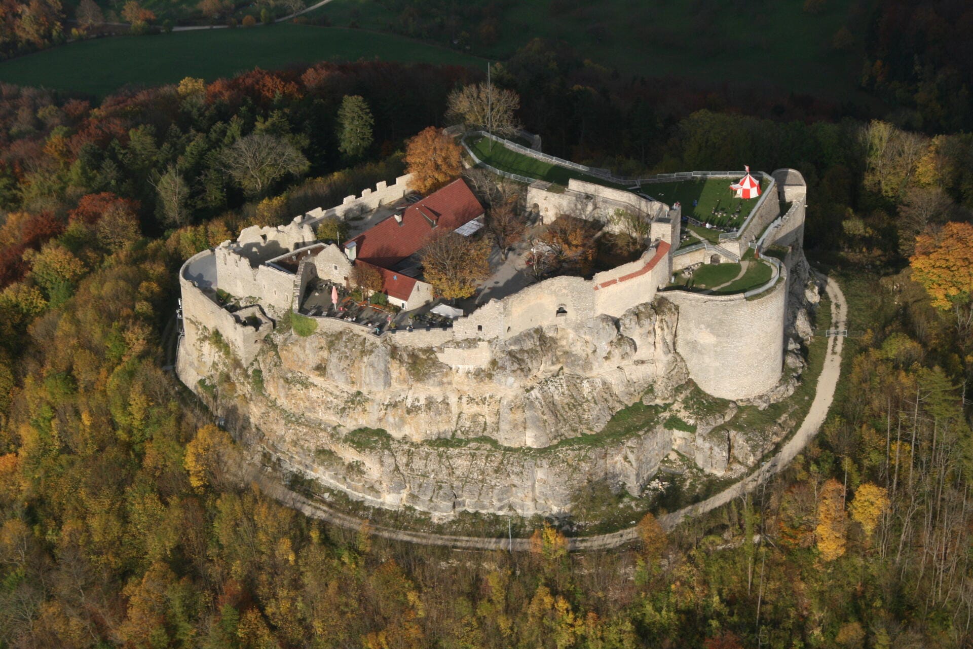 Großer Rundflug entlang der Burgen der Region