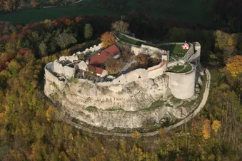 Großer Rundflug entlang der Burgen der Region