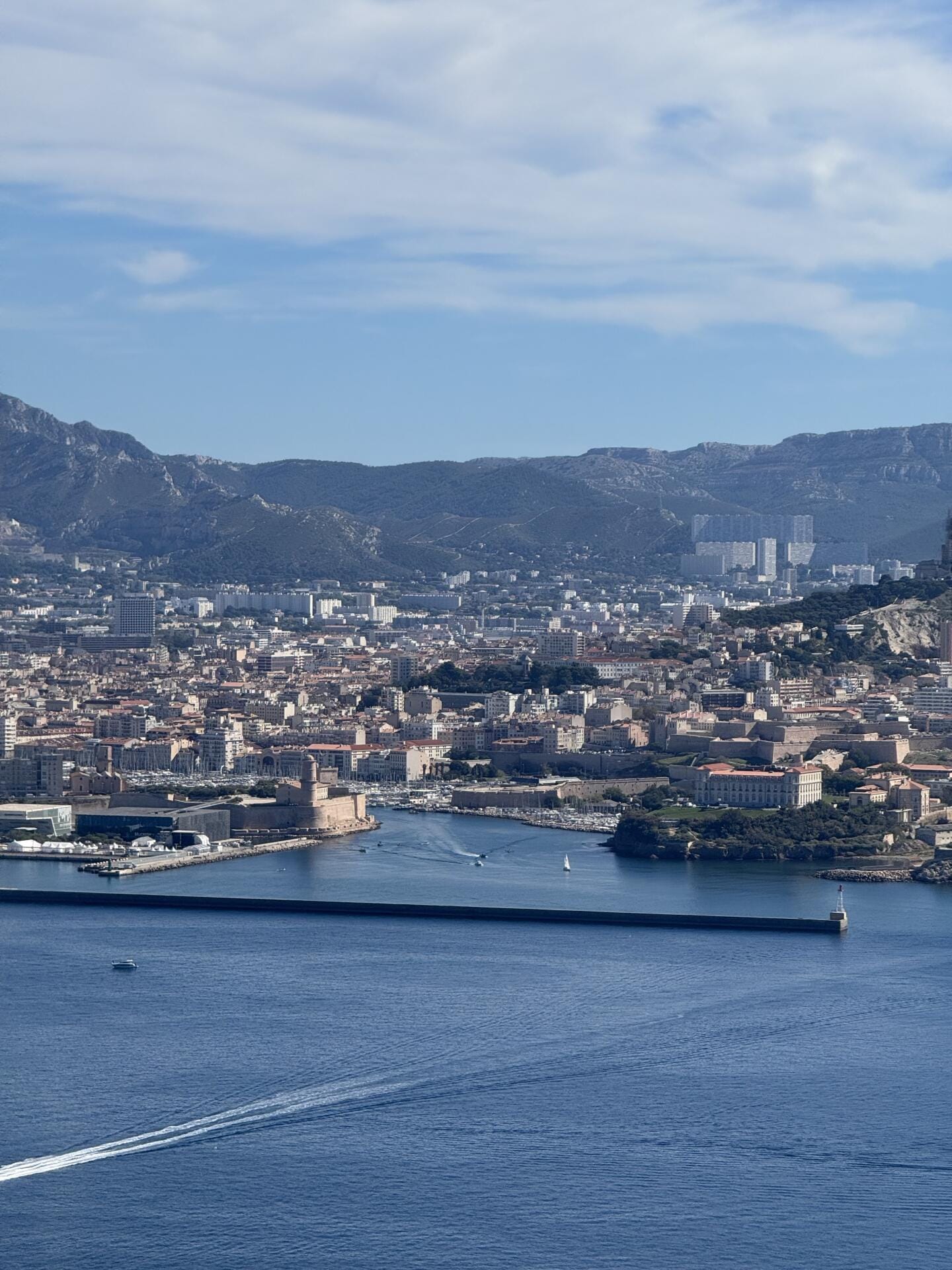 🌅 Évasion au-dessus des calanques de Marseille