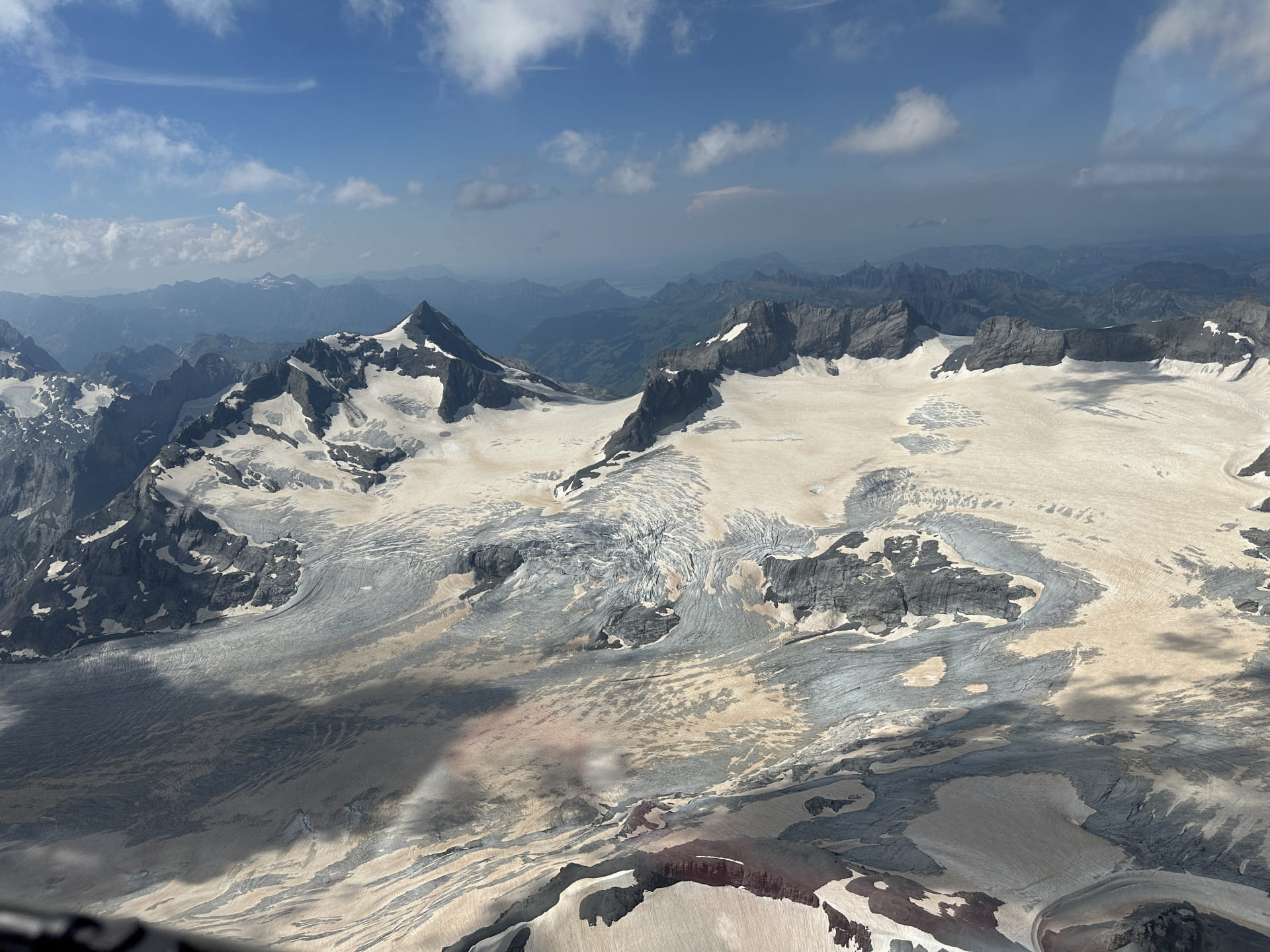 Vol au dessus des Alpes suisses