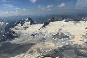 Vol au dessus des Alpes suisses