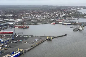 Von Cuxhaven entlang der Elbe nach Hamburg
