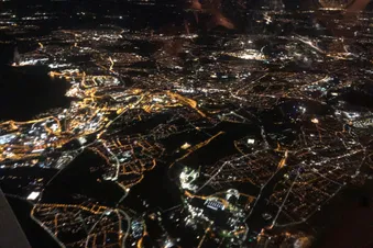 Nachtflug über dem Ruhrgebiet