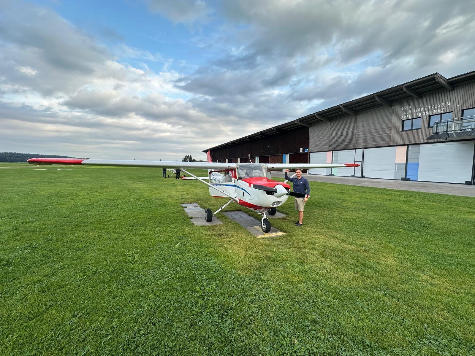 Scenic Flight Experience: Lakes and Mountains