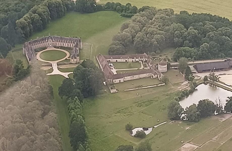 Châteaux & Cathédrale – L'Ouest Francilien vu du Ciel